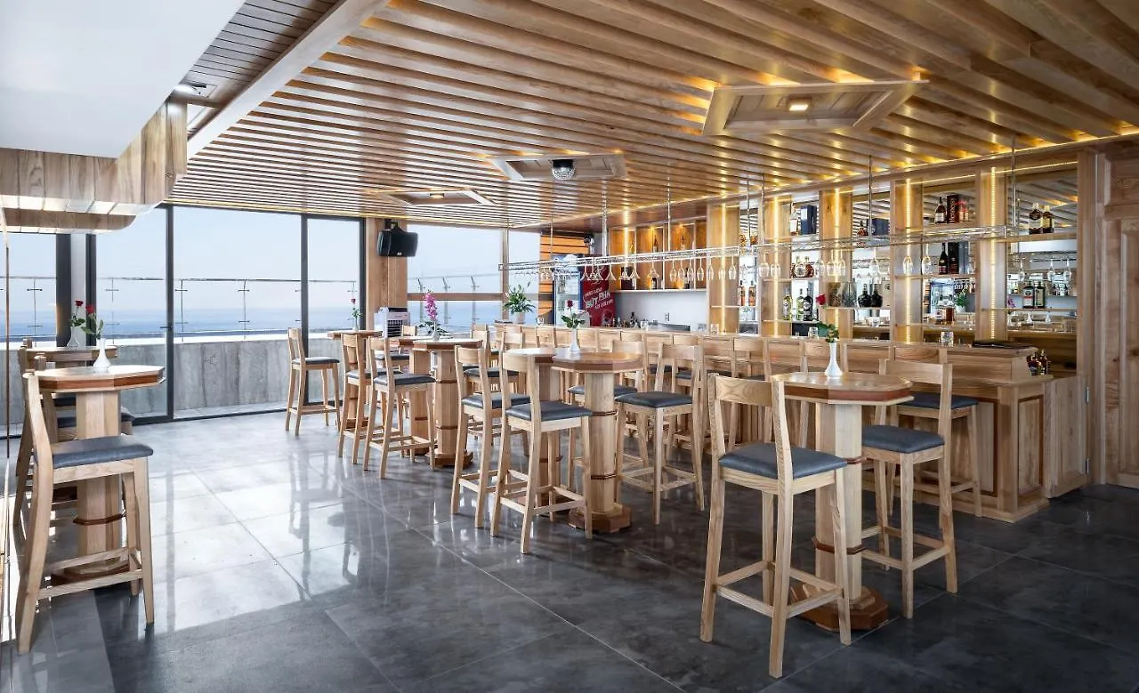 Sunny Ocean Hotel & Spa Da Nang 4*,