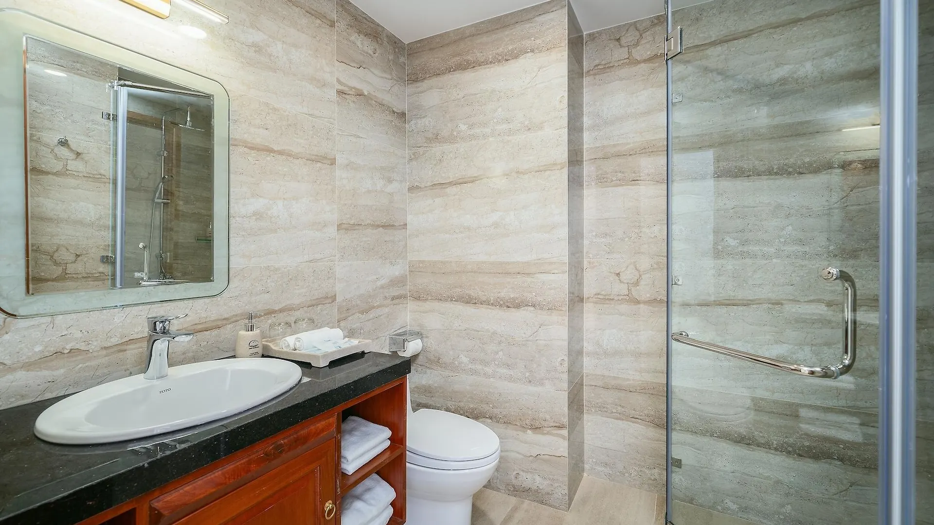 Sunny Ocean Hotel & Spa Da Nang Vietnam