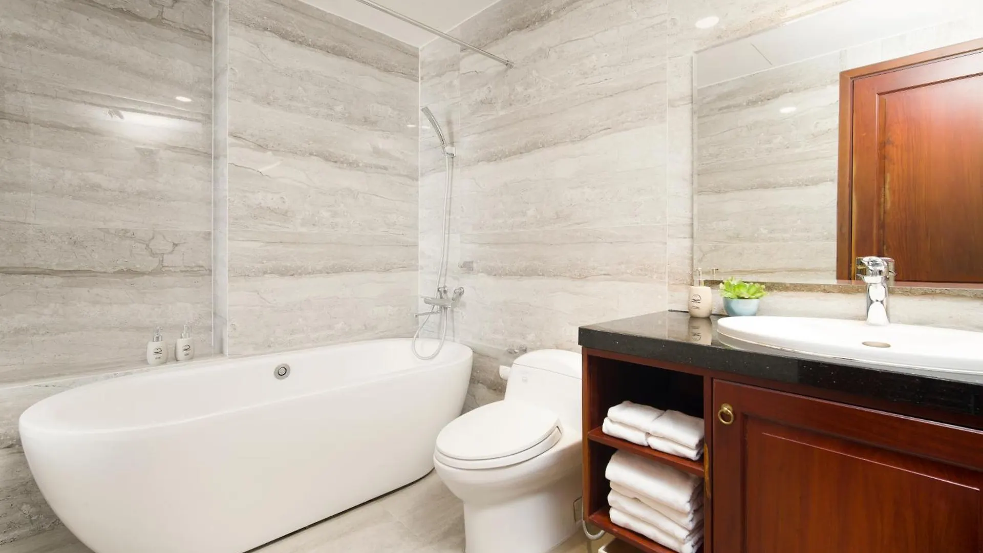 Sunny Ocean Hotel & Spa Da Nang